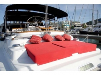 MUSTANG Stern lounging area & helm MUSTANG Stern lounging area & helm