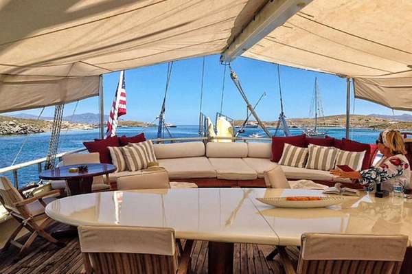 LADY ELIZABETH Foredeck great for lounging LADY ELIZABETH Foredeck great for lounging