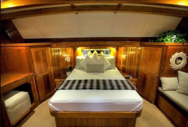 LADY ELIZABETH Master Cabin Forward LADY ELIZABETH Master Cabin Forward
