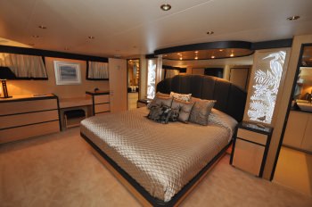 GOLDEN GIRL Master Stateroom GOLDEN GIRL Master Stateroom