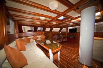 Yacht MOJO 2