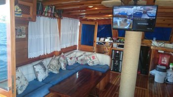 Yacht AMRA 2