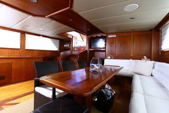 Yacht BESAME MUCHO 3
