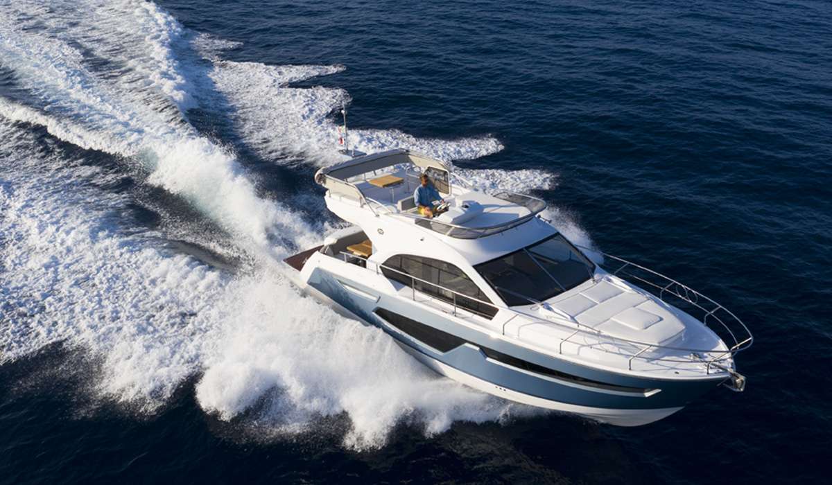 Sessa Fly 42 Noa Superyacht Charter