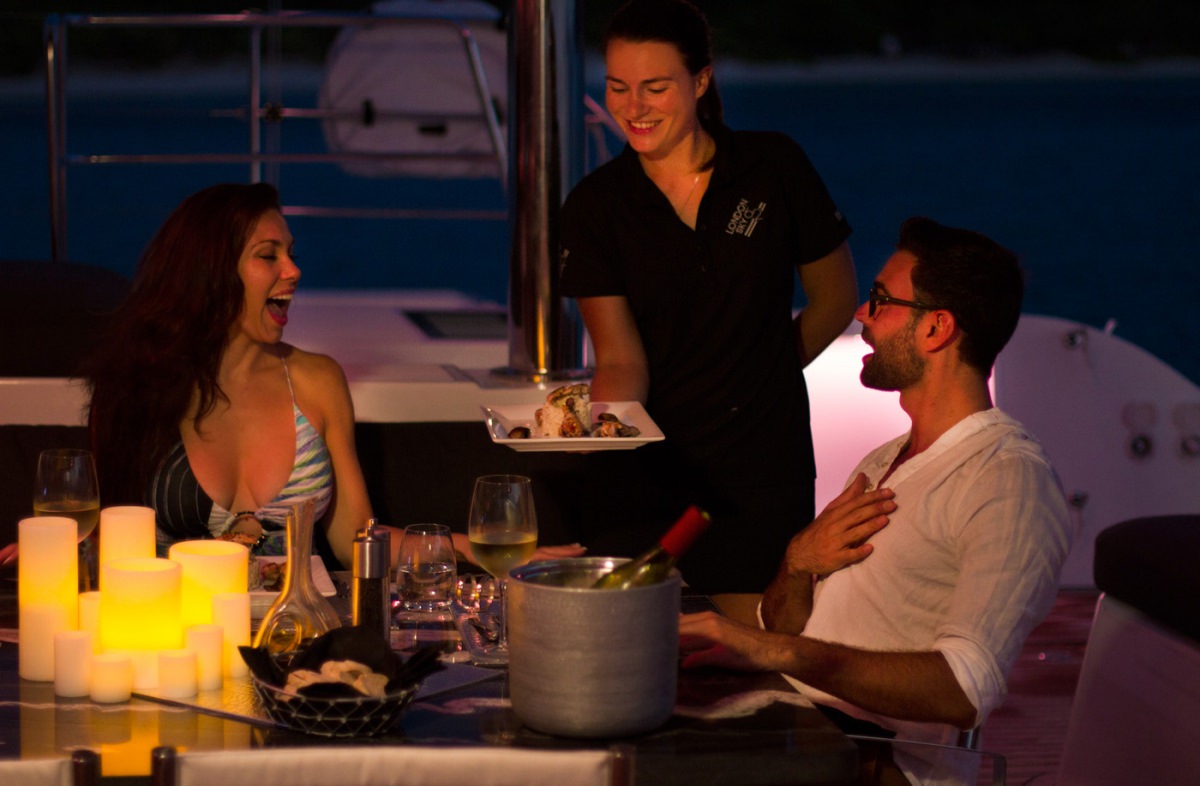 LONDON SKY Yacht Charter - Romantic alfresco dining