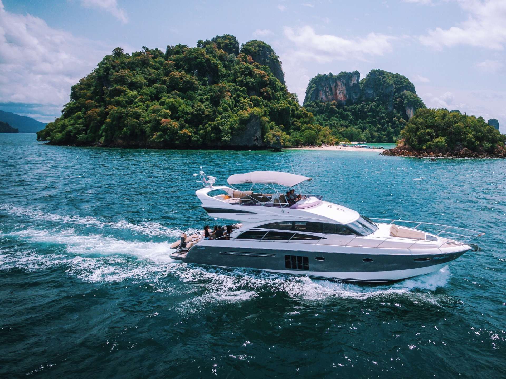 Mayavee Superyacht Charter