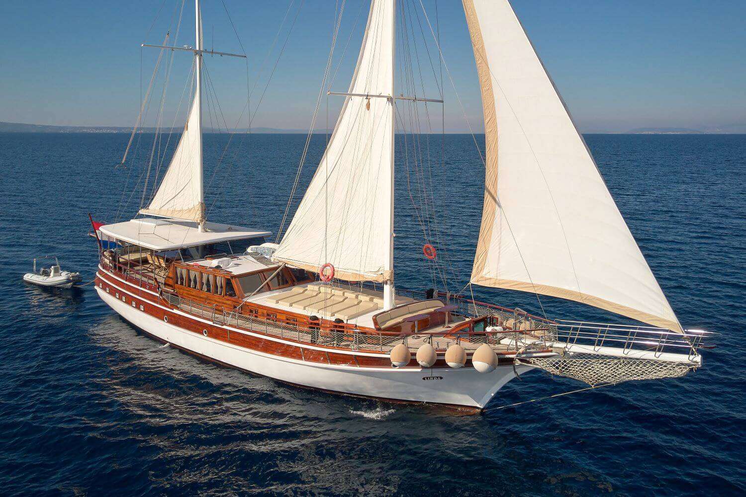 Linda  Superyacht Charter