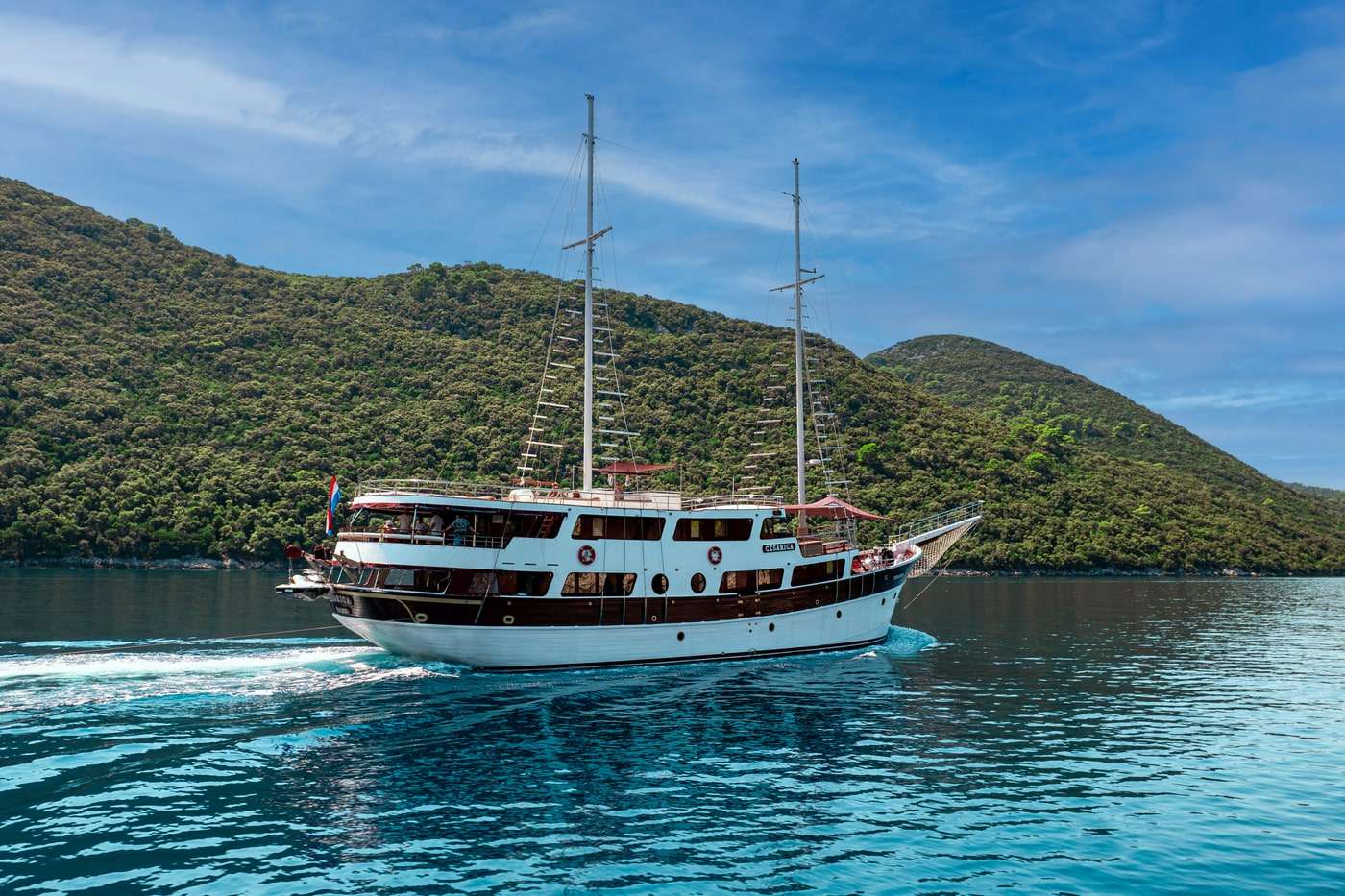 Cesarica Superyacht Charter