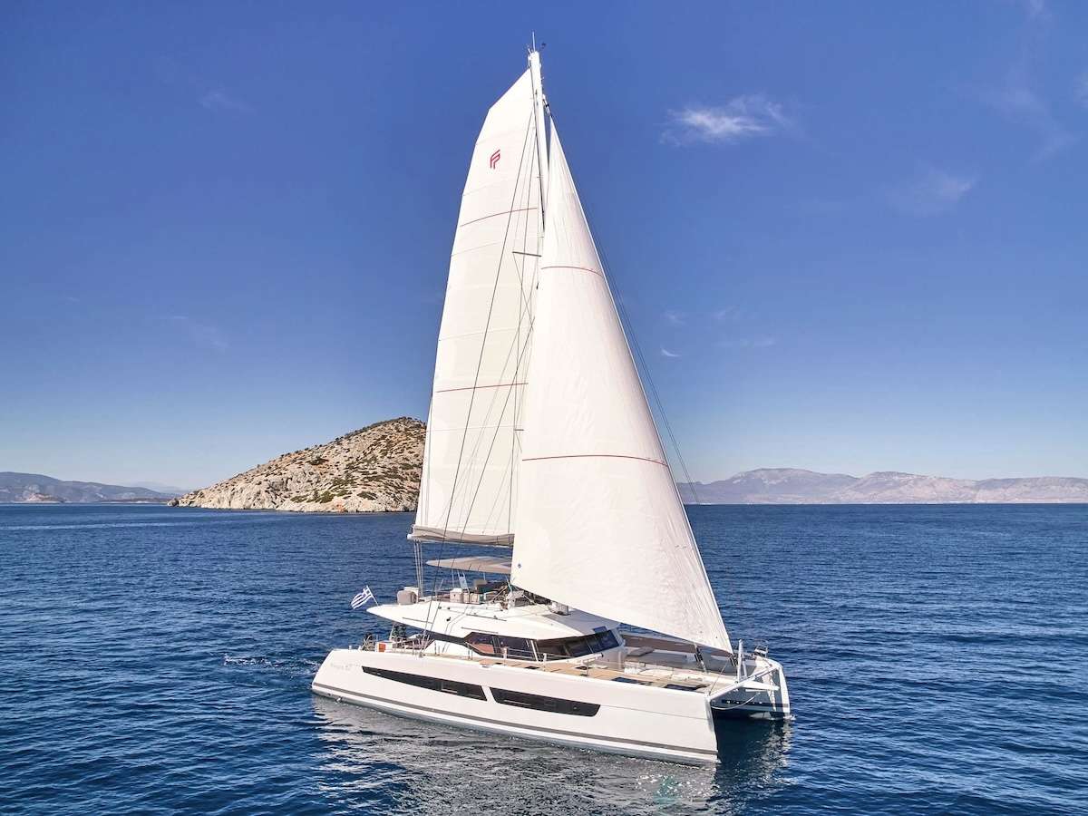 ENCORE, un Sailing Catamaran de 67 pies, disponible para charter de lujo con tripulación