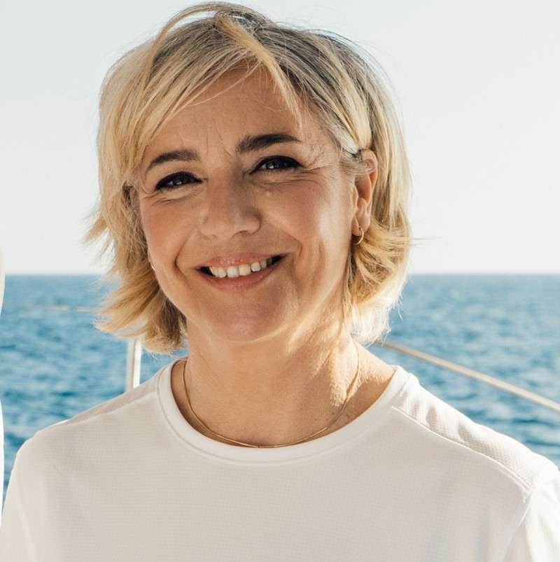 CRISTINA RODRÍGUEZ-STEWARDESS