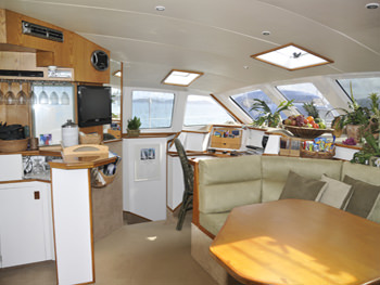BREANKER Yacht Charter - Main Salon