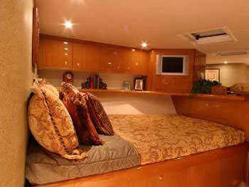 PRIORITY Yacht Charter - Guest Stateroom