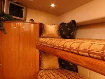 PRIORITY Yacht Charter - Crew Stateroom
