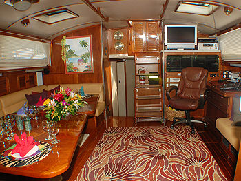 DRUMBEAT 1 Yacht Charter - Main Salon