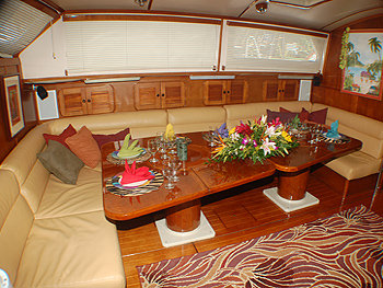 DRUMBEAT 1 Yacht Charter - Salon Dining