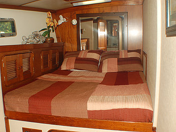 DRUMBEAT 1 Yacht Charter - Double Cabin