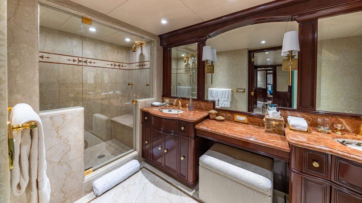 Master Stateroom En-suite