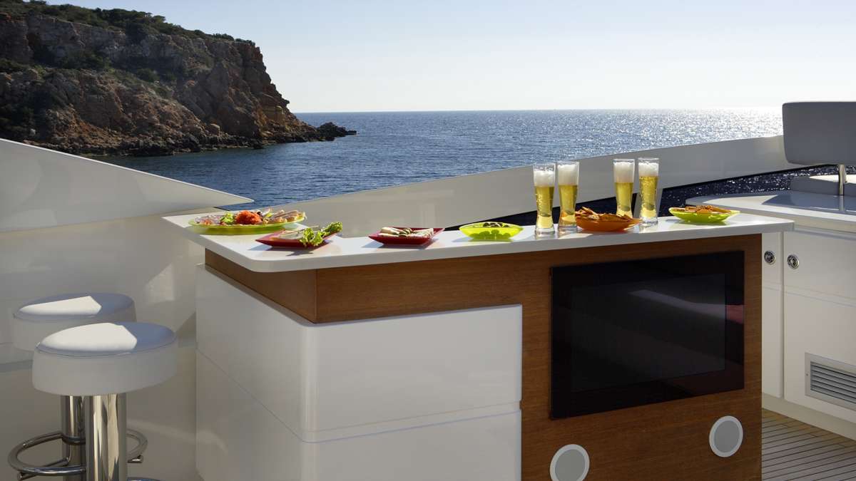 Sundeck Jacuzzi