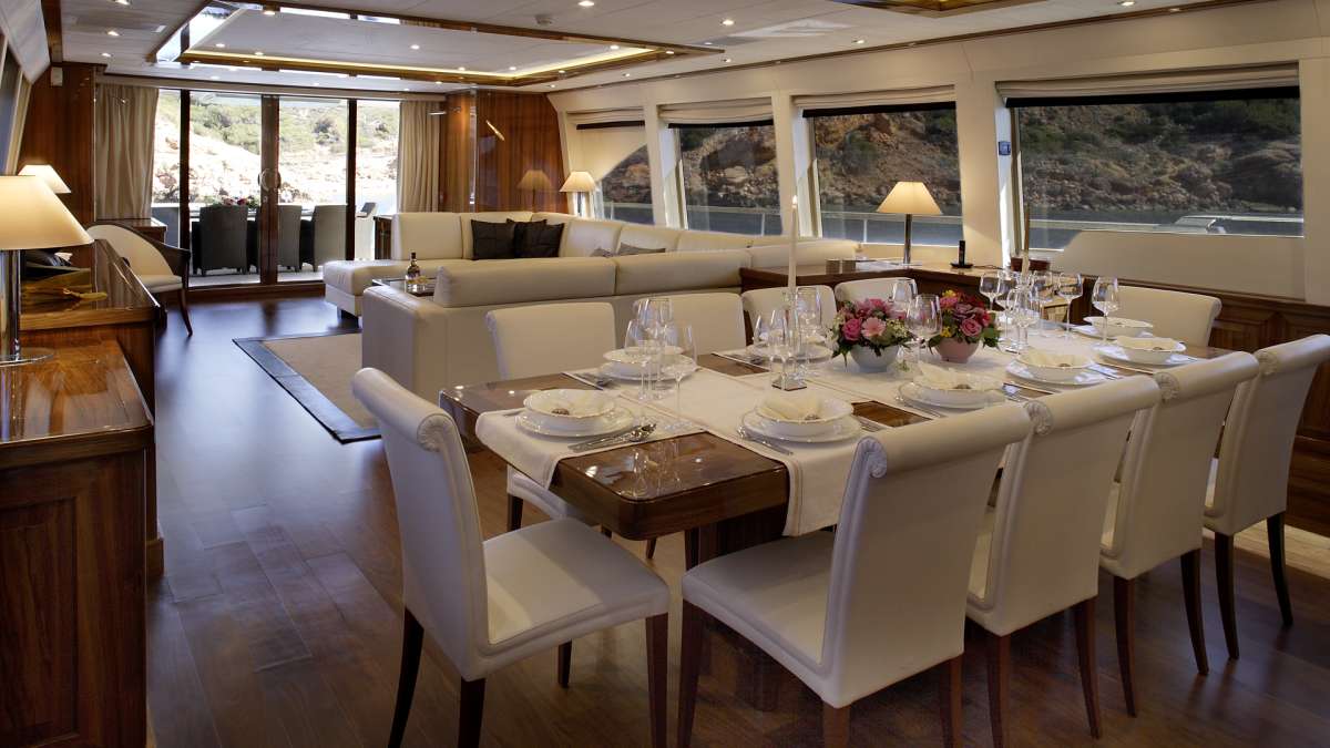 Main Deck Dining Area 