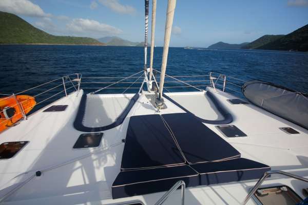 Spacious foredeck