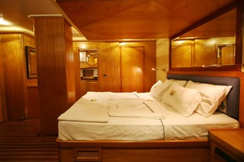 FORWARD MASTER CABIN