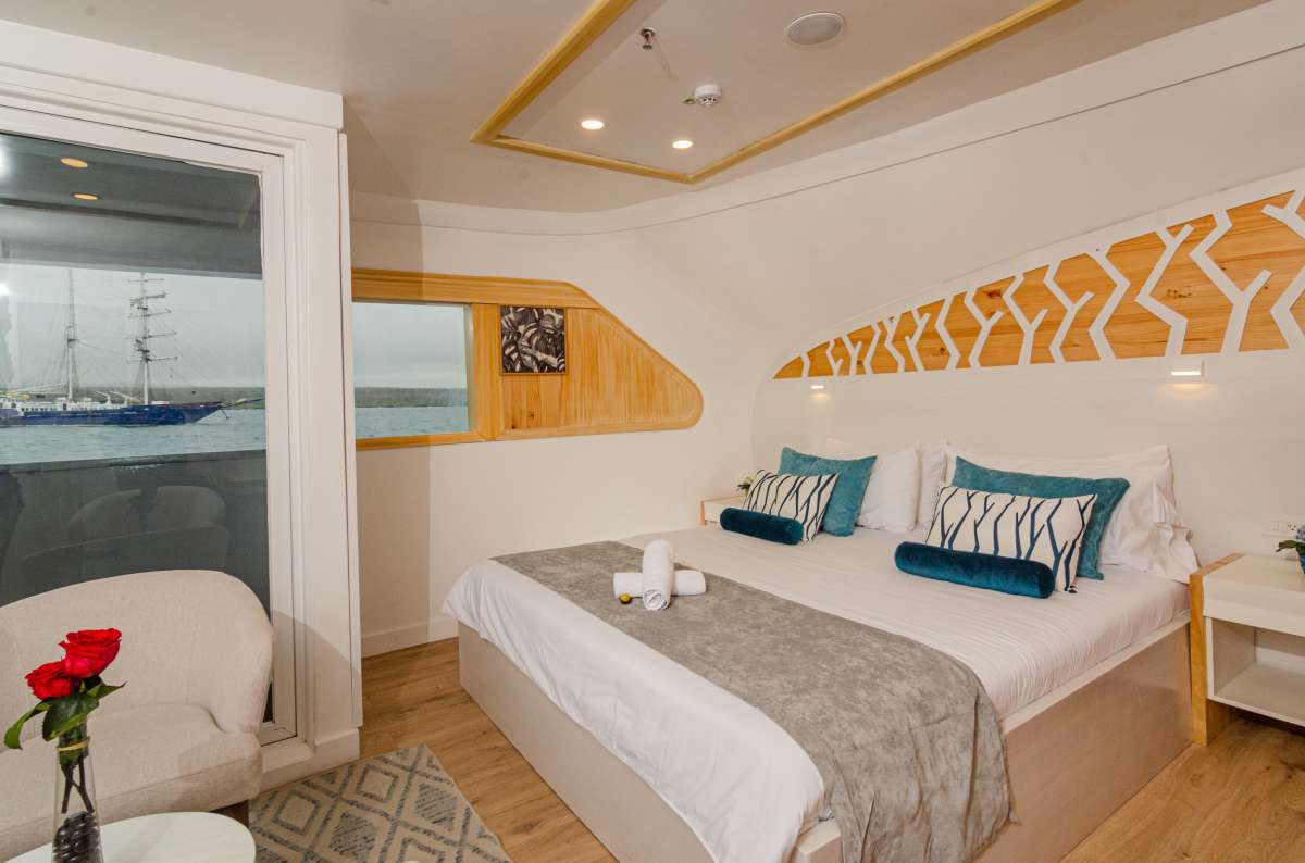 Galapagos Sea Star Yacht