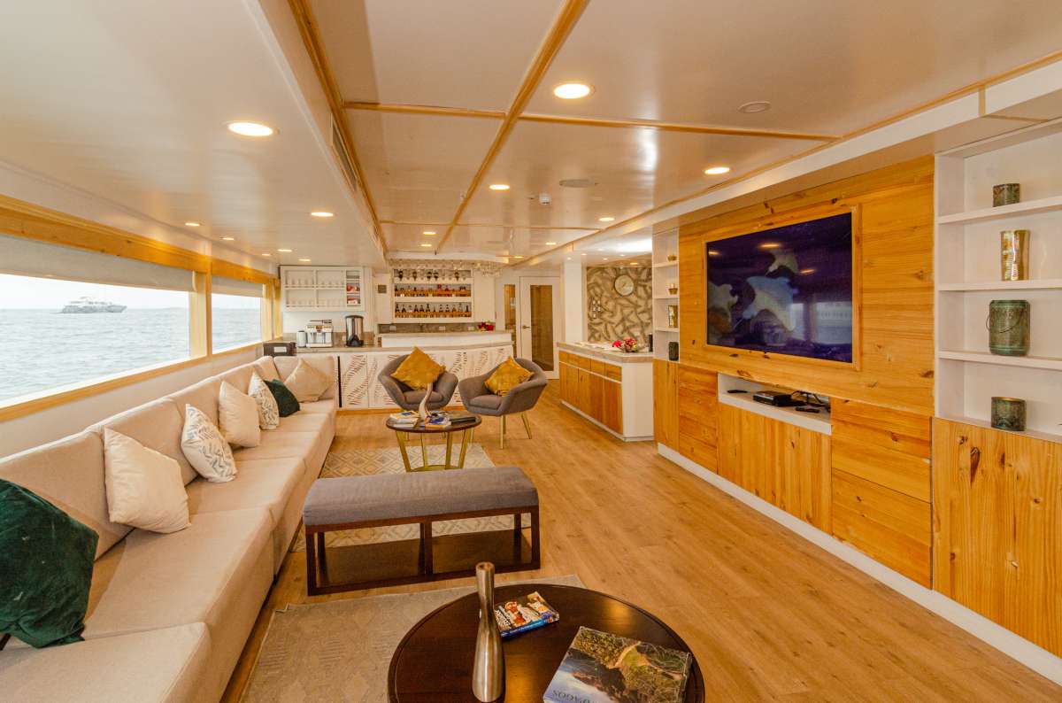 Galapagos Sea Star Yacht