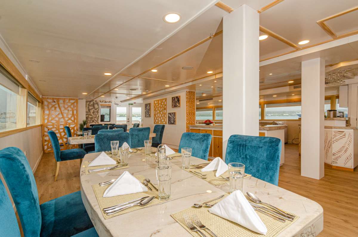 Galapagos Sea Star Yacht