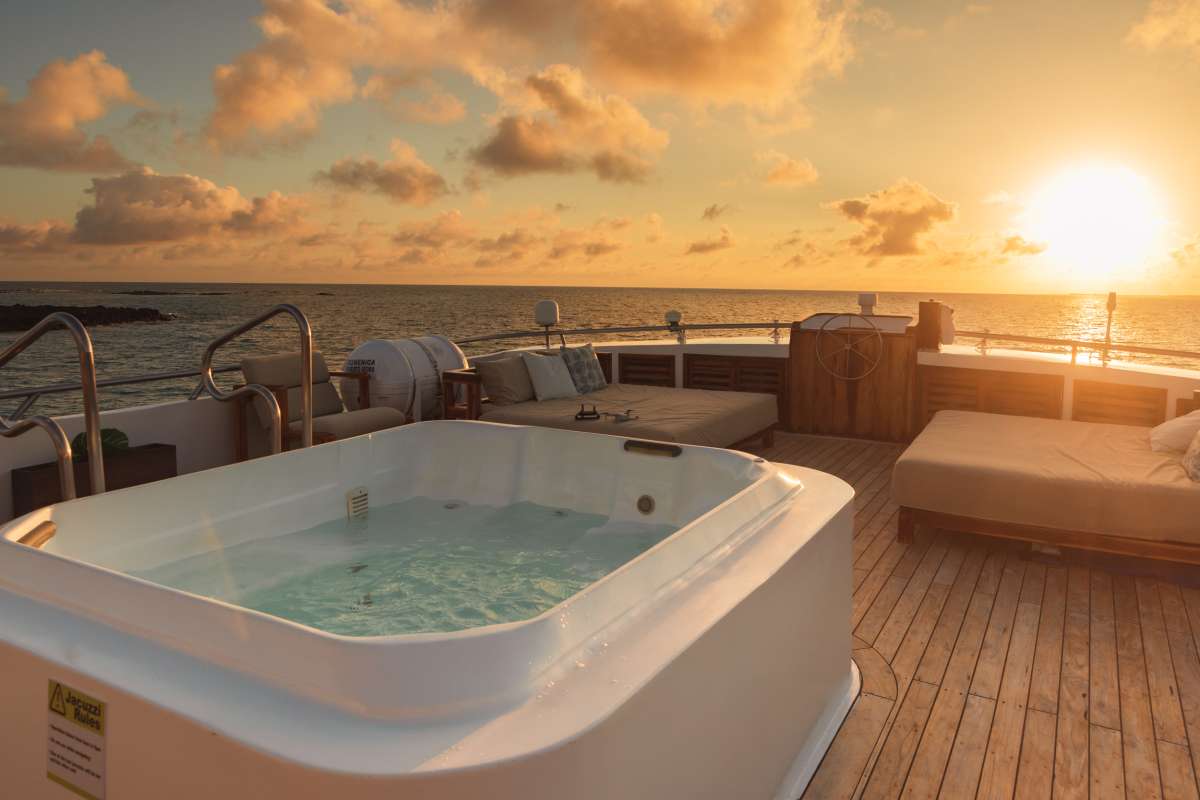 Galapagos Sea Star Yacht
