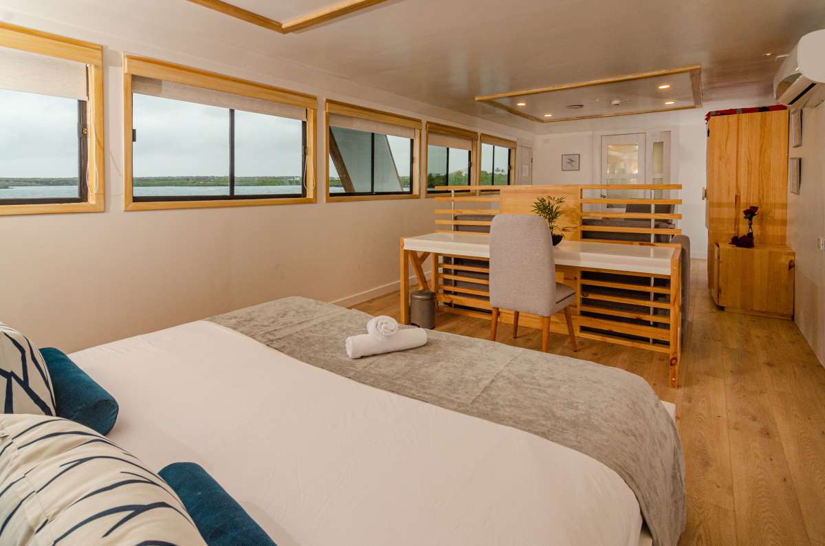 Galapagos Sea Star Yacht