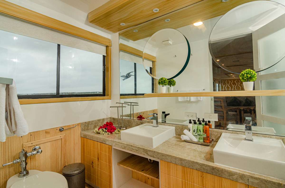 Galapagos Sea Star Yacht