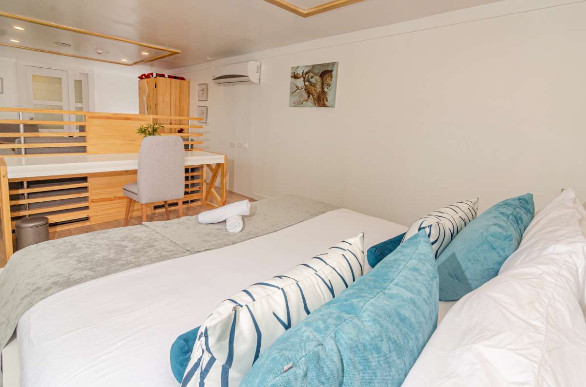 Galapagos Sea Star Yacht