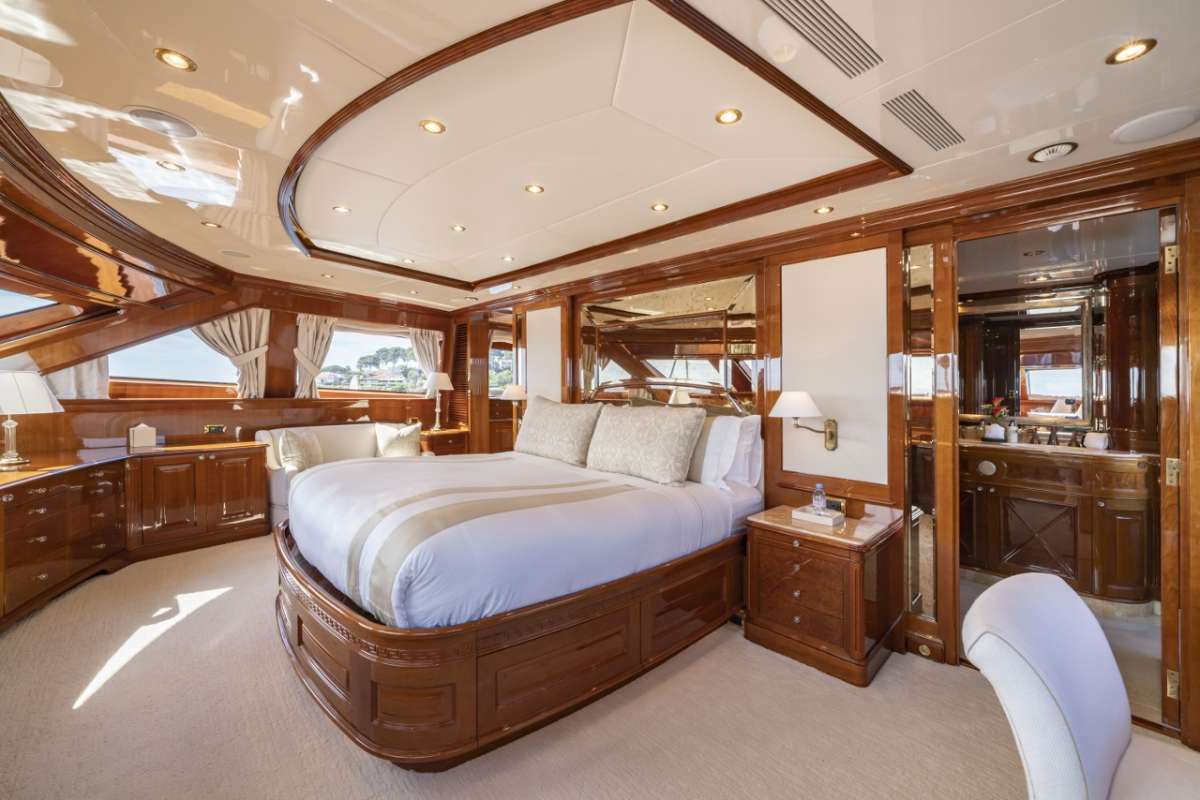 AURA Yacht Charter - Master Cabin