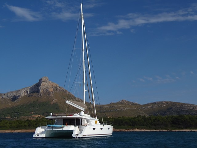 "Elegant and entirely contemporary, this large cruising catamaran represents the excellence of the Fountaine Pajot yard.
The Victoria 67 with its considerable size and spaciousness, has enabled us to incorporate a magnificent flybridge. Easily accessed from both sides of the cockpit, this area is inviting while blending perfectly into the elegant lines of this boat"

Fully equipped, we have not forgotten nothing for the welfare of your customers !!


