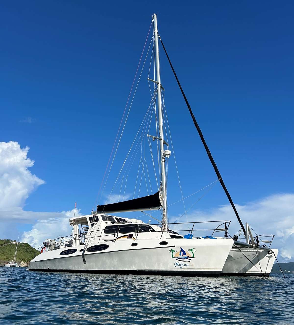 S/V Manna was built by Royal Cape Catamarans in Durban, SA.
Royal Capes are known for their extra large and stable footprint. Maximizing every inch of space to ensure that you are always comfortable while on charter. Plenty of space and designed to sleep up to 8 guests in comfort.