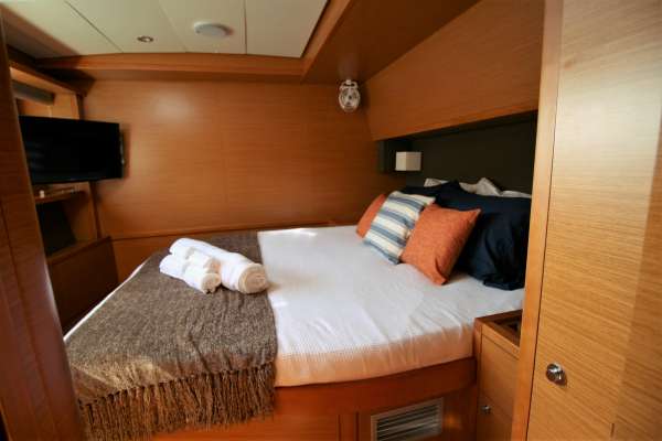 starboard center cabin