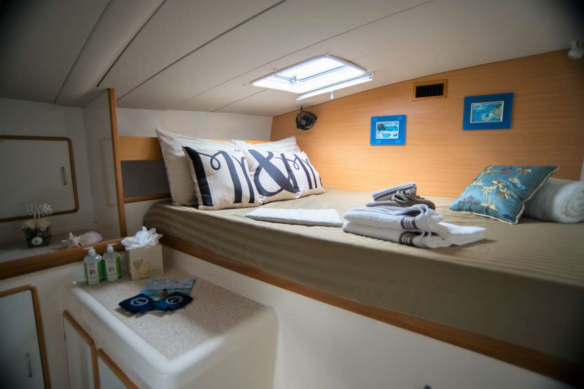 FREE INGWE Yacht Charter - Guest Queen Cabin 1