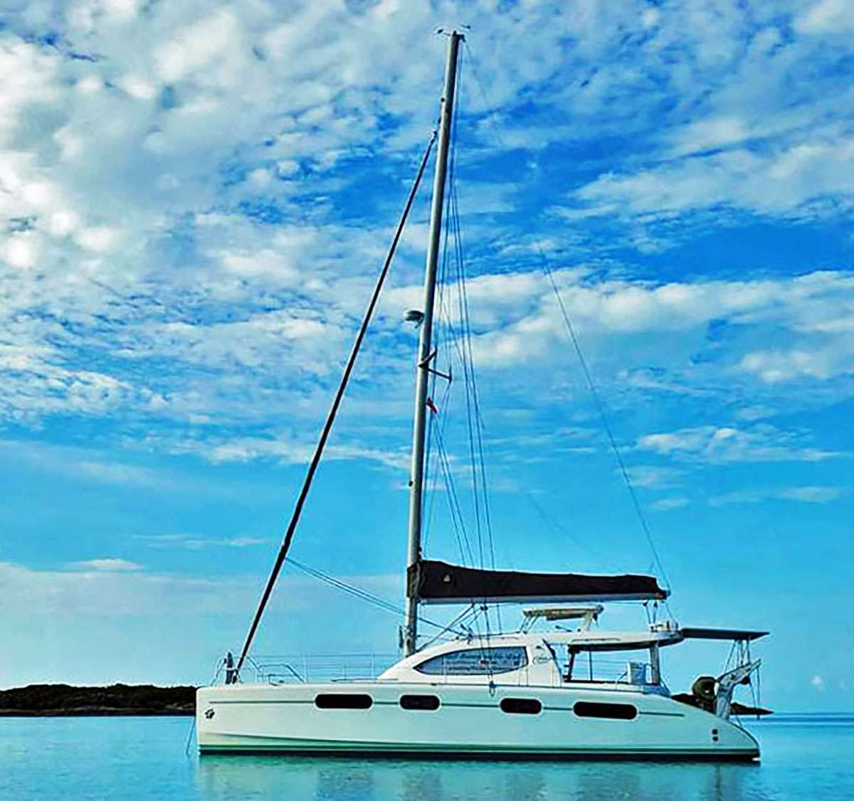 Yacht Charter THE SPACE BETWEEN | Ritzy Charters
