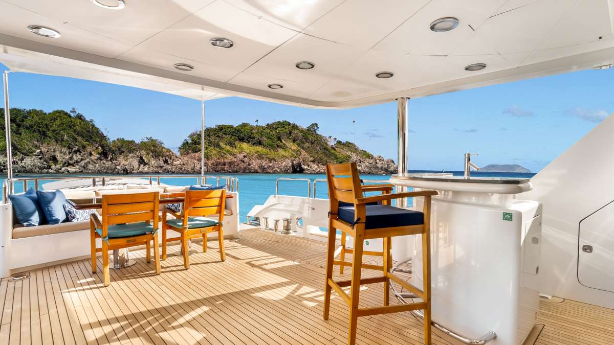 Aft deck and bar