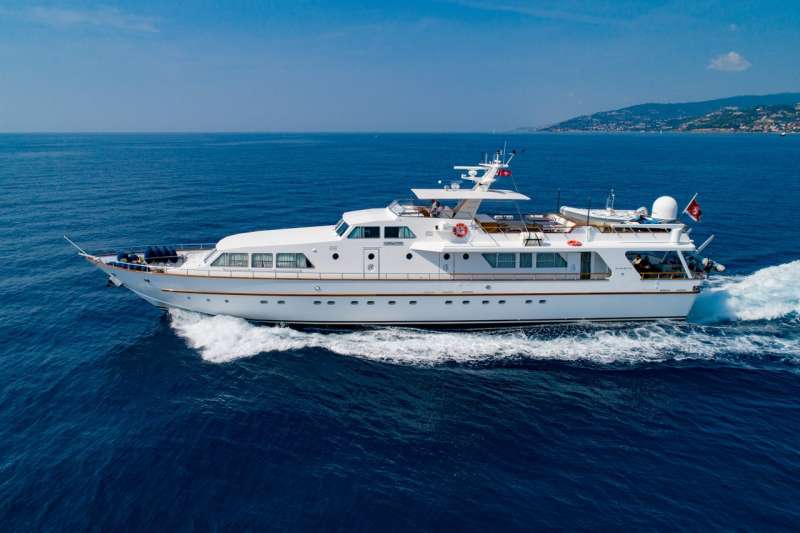 nauta yacht charter