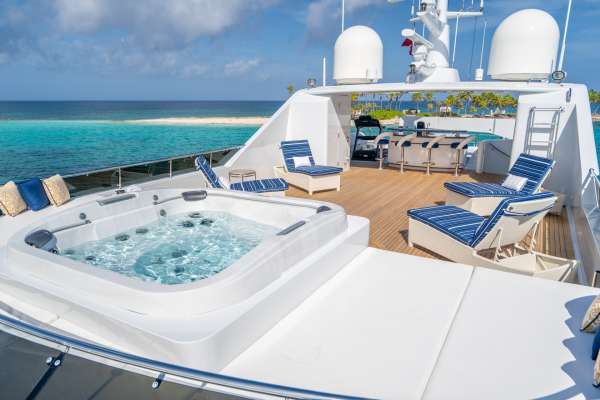 Jacuzzi on Flybridge 