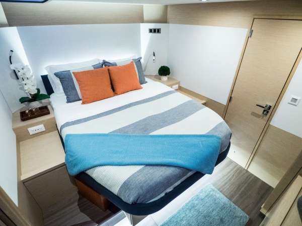 Queen guest cabin