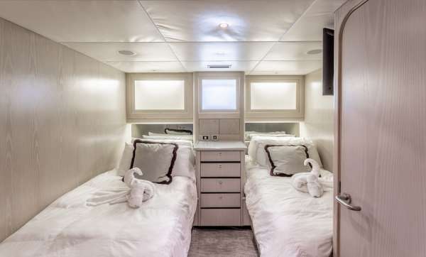 Twin berth guest suite