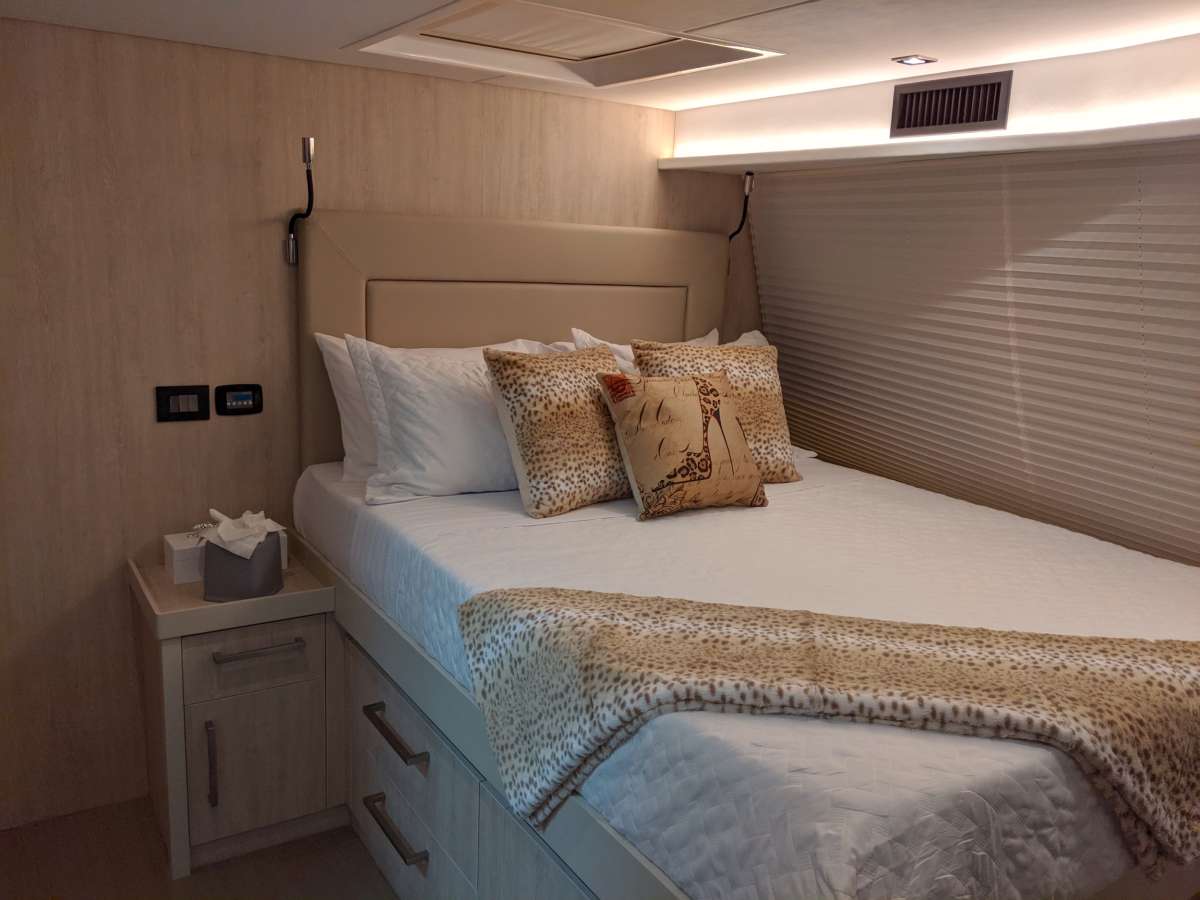 Master main deck suite