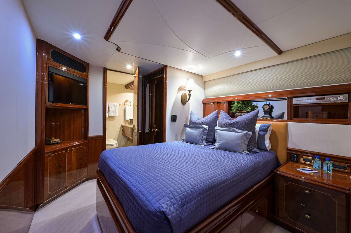 Queen Starboard Stateroom