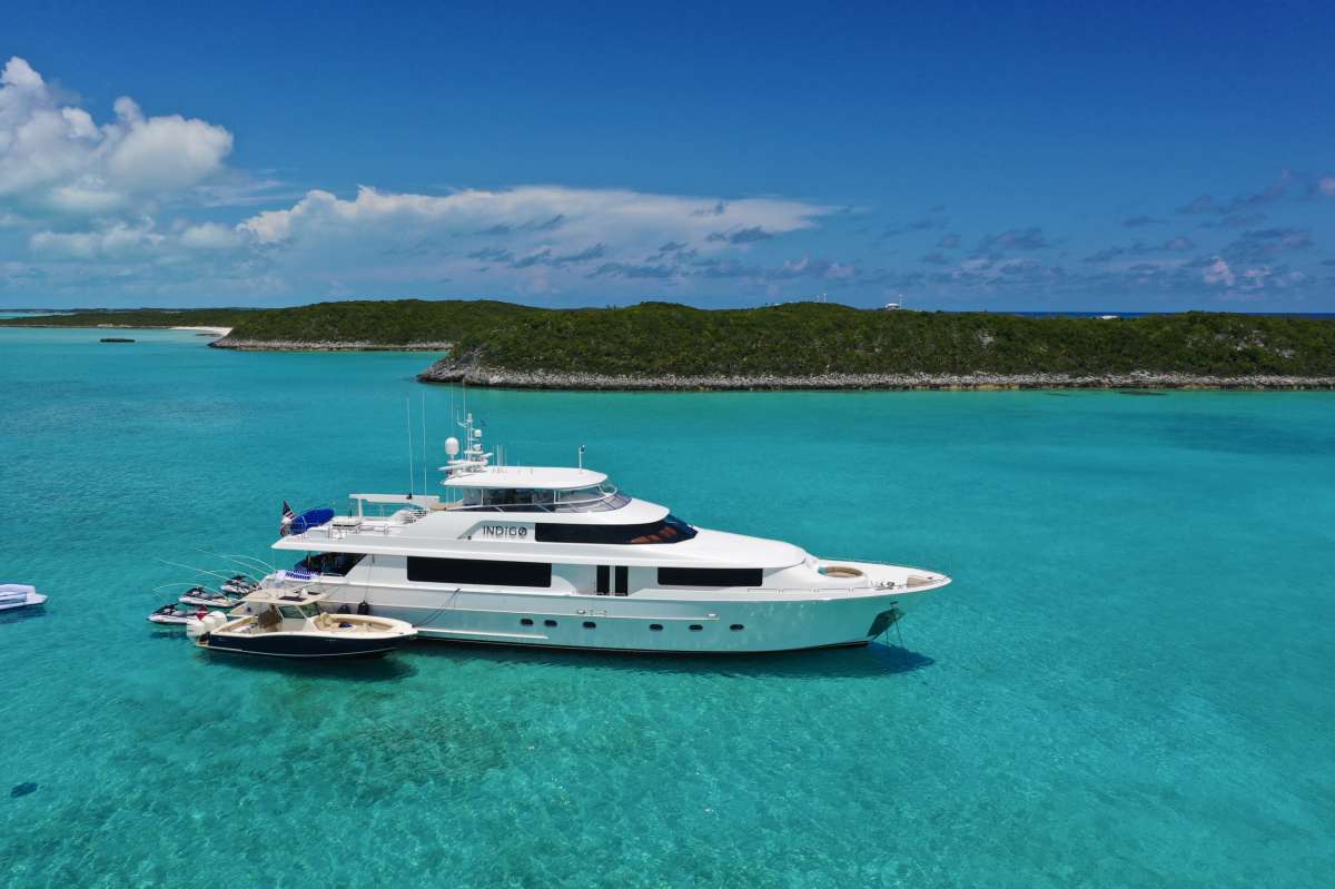 rent yacht in bahamas
