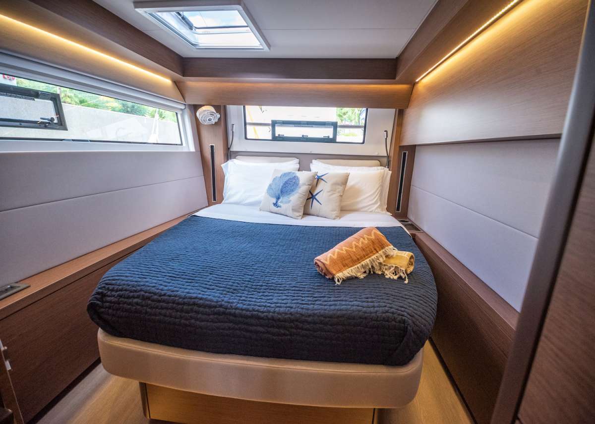 Queen guest cabin