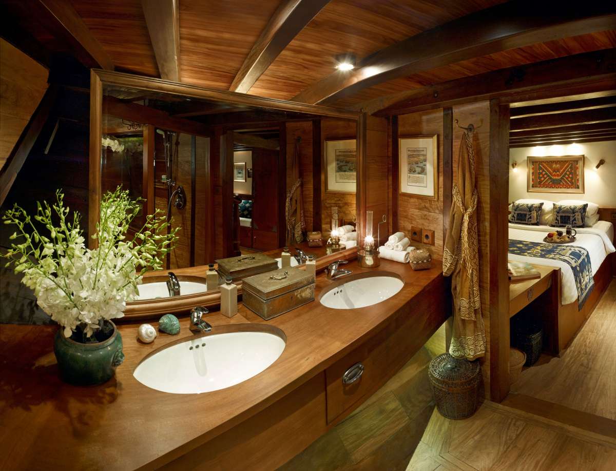 Banda suite ensuite bathroom