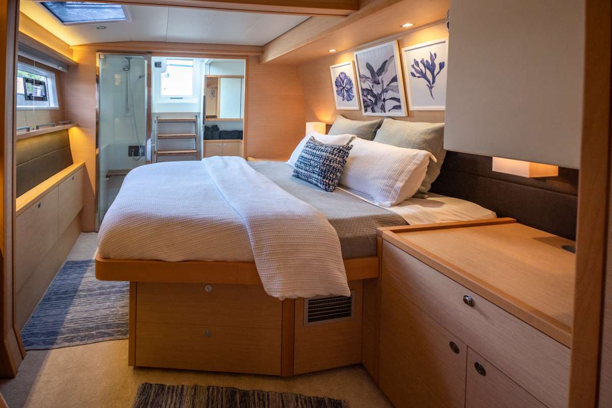 large queen guest cabin 