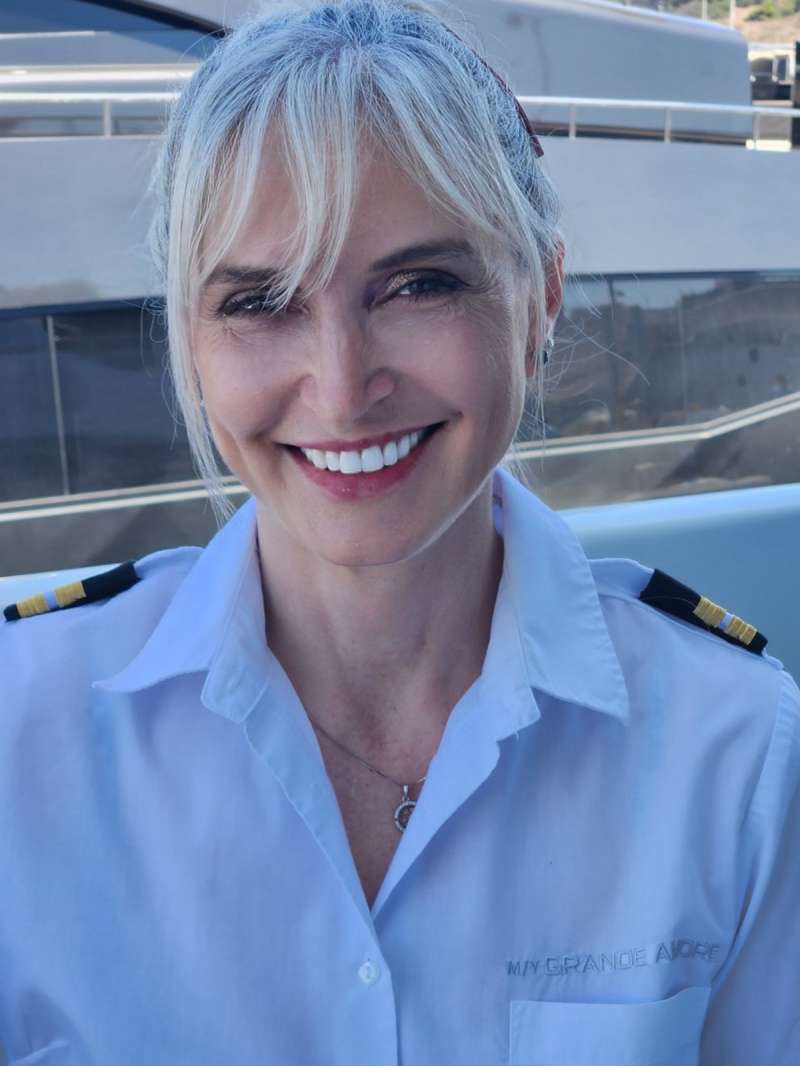 Anna Chemisova - Stewardess